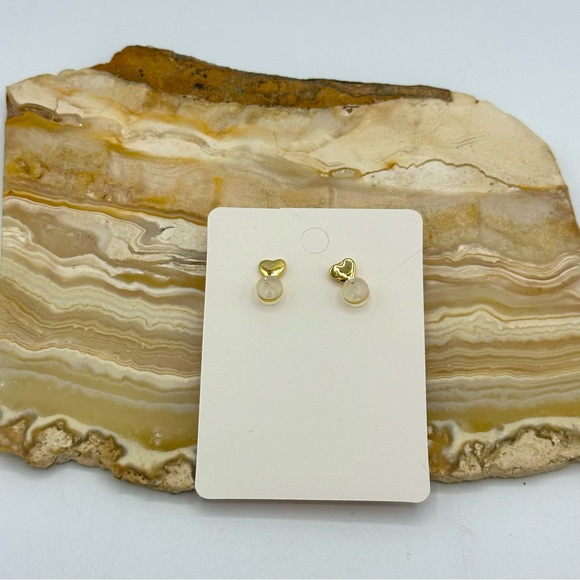 White stud earrings - Picture 5 of 16